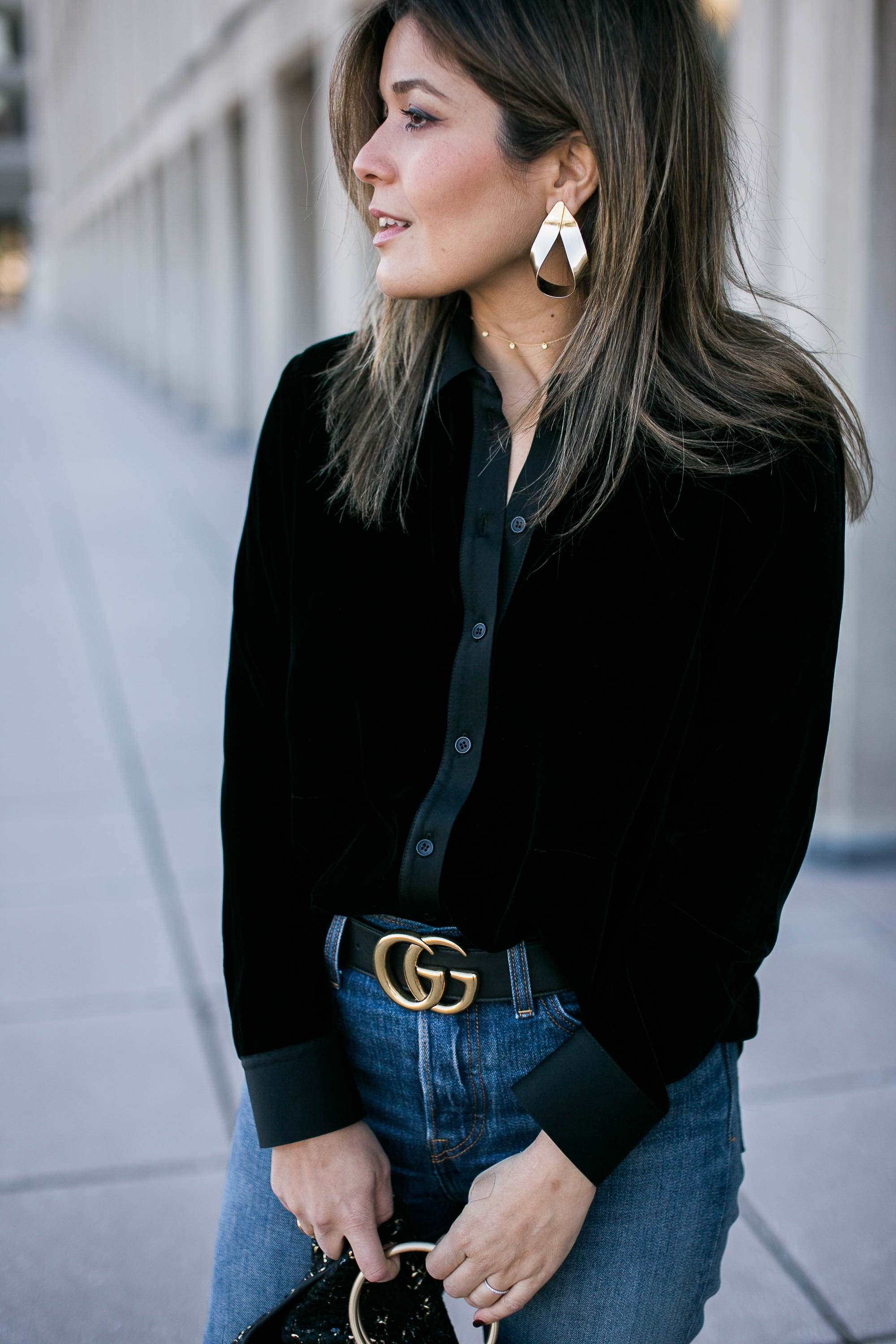 Blogger Sara Azani of Style MBA wearing a black Gucci leather belt with double G buckle, 5 Disc Choker Necklace, Whiting & Davis Fold-Over Tote, LEVI'S Wedgie Skinny Jean, Lafayette 148 New York tweed jacket, and Vince portia point toe pump as part of her black and gold look in front of a stone building in Washington, DC.